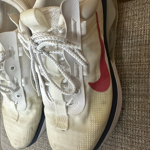 Nike White and Pink Sneakers for Everyday Comfort - Picture 4 of 9